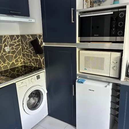 Agreable A Sur A 300 Metres Des Commerces Et De La Daire *